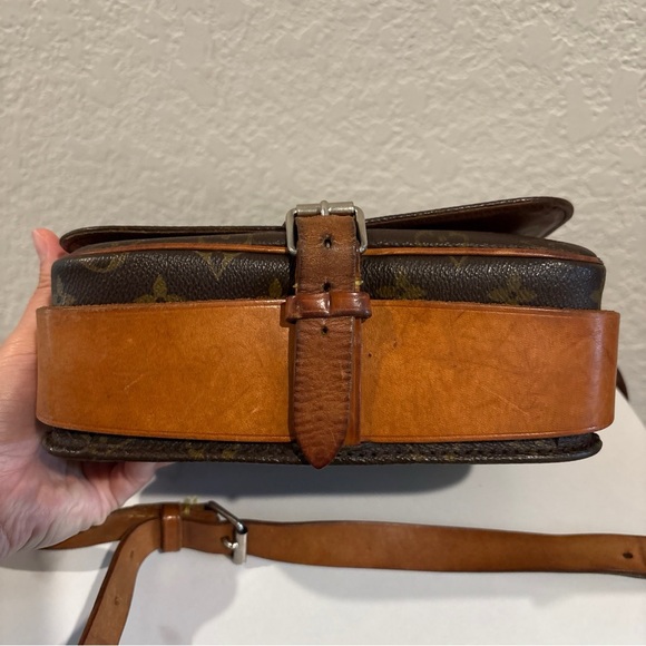 Louis Vuitton MM Cartouchiere
Brown Monogram Crossbody Bag - Picture 5 of 13